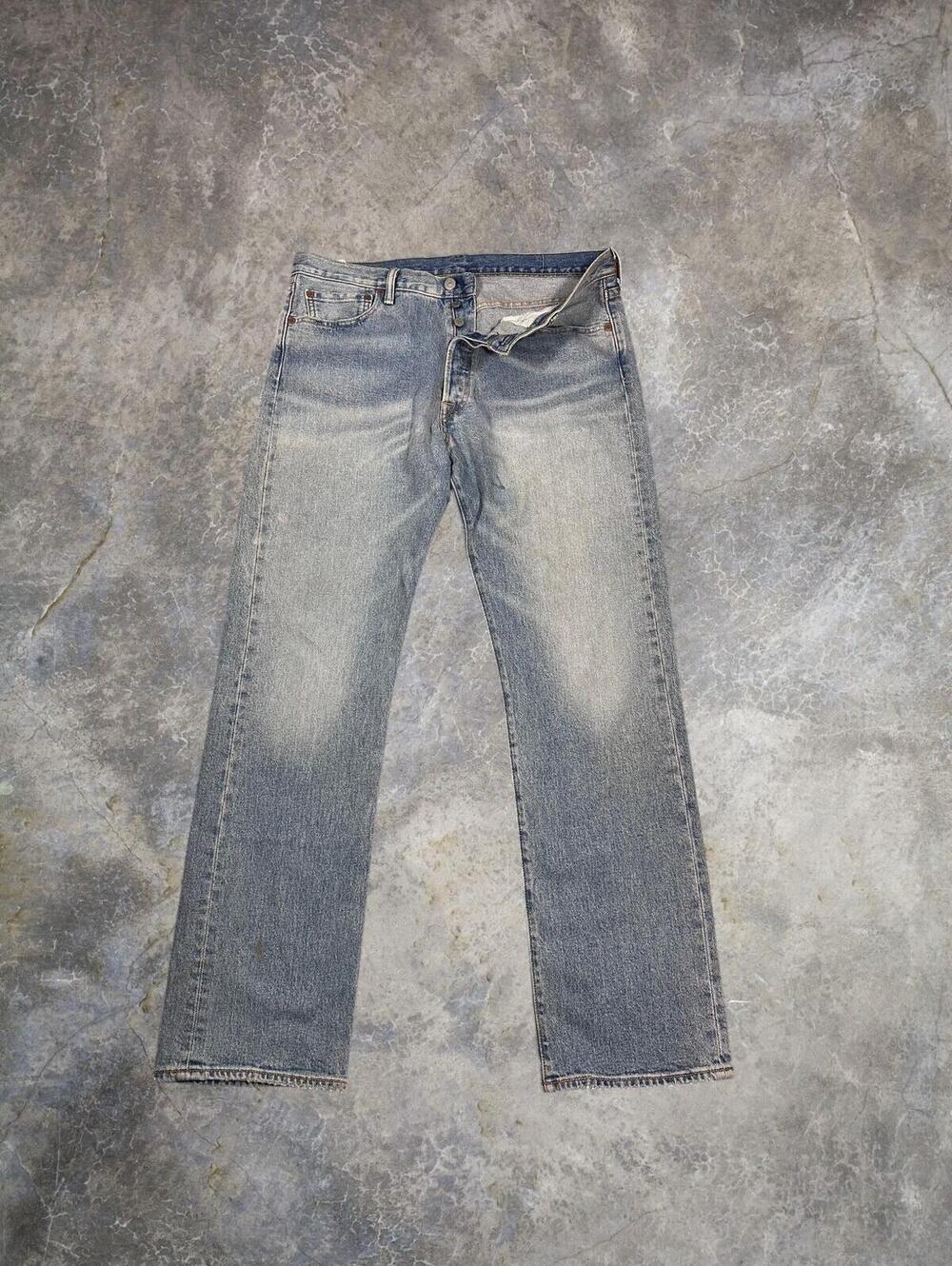 Levis 501 Light Wash Button Fly Straight Leg Jeans 36x32